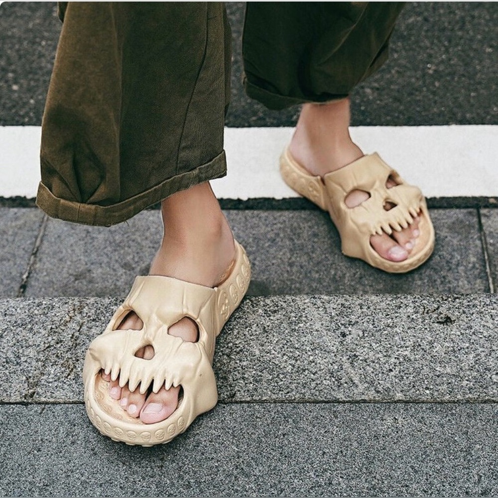New-Men's Light Weight Hollow out Skull Design‎ Slides Khaki, EU44-45